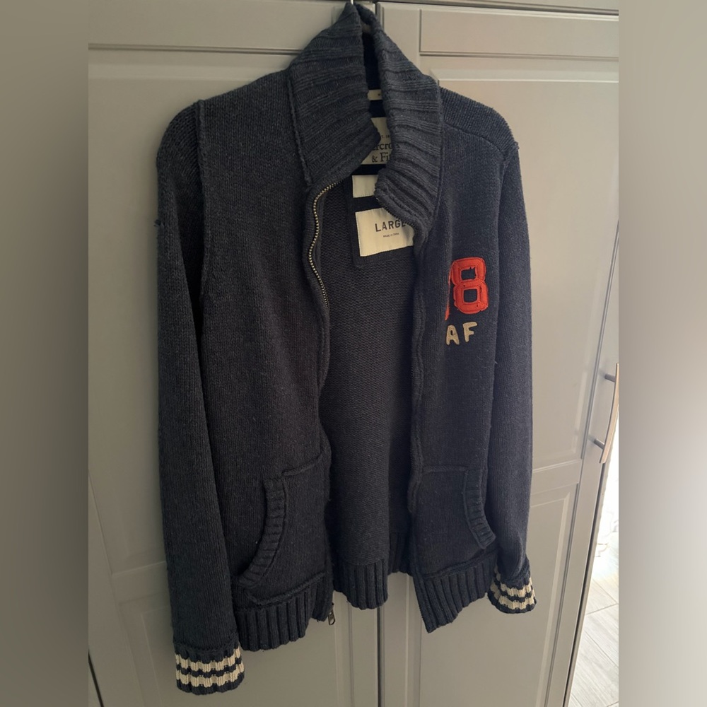 Abercrombie & Fitch Navy and Cream Knit Sweater